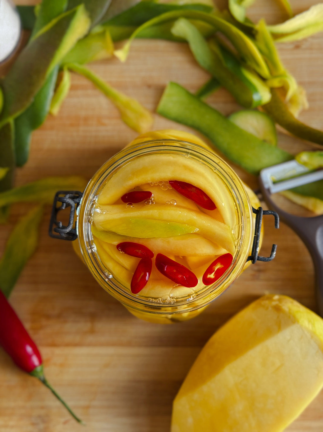Zoetzure-ingelegde-mango-met-vissaus Phans
